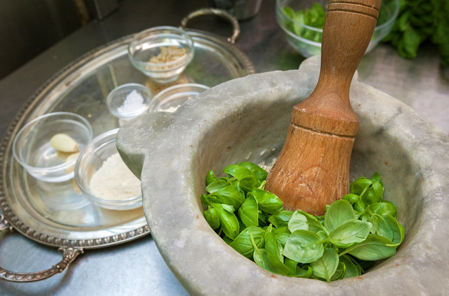 Pesto alla Genovese - la ricetta originale e i segreti per prepararlo