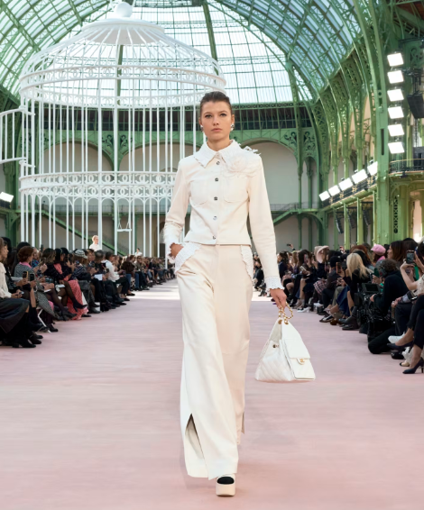 La Sfilata di Chanel: Un Trionfo di Eleganza e Innovazione