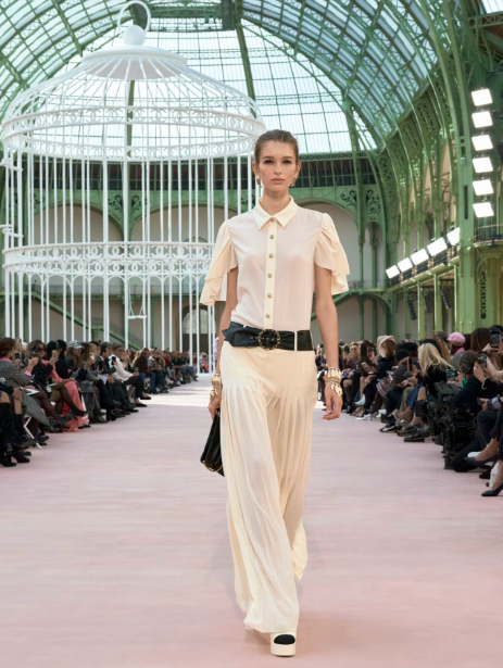 La Sfilata di Chanel: Un Trionfo di Eleganza e Innovazione